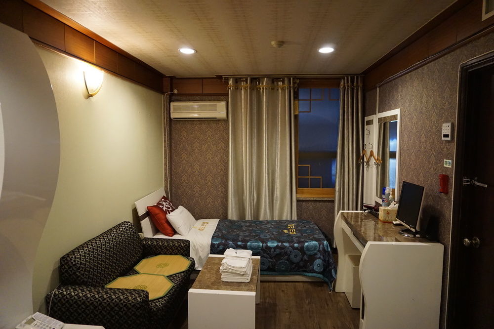Goodstay Andong Park Hotel Bagian luar foto
