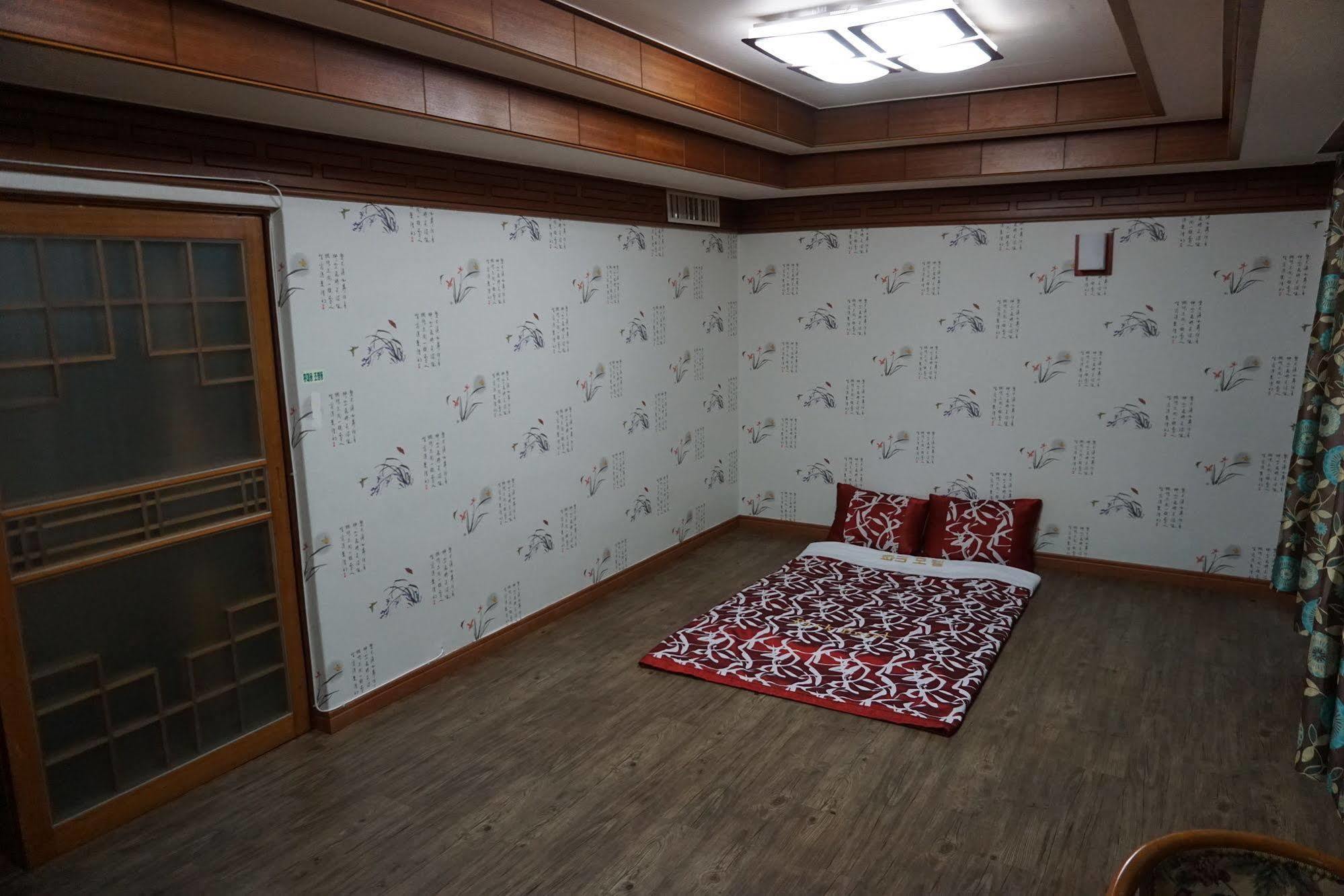 Goodstay Andong Park Hotel Bagian luar foto